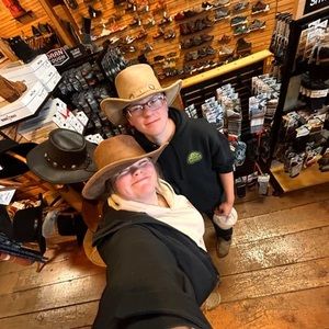 Meet your Posher, Amelia